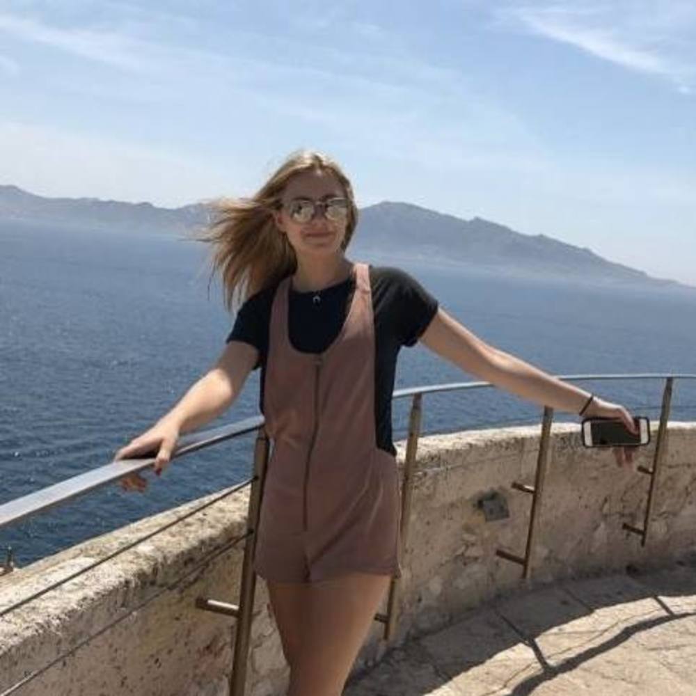 Meet your Posher, Alyson